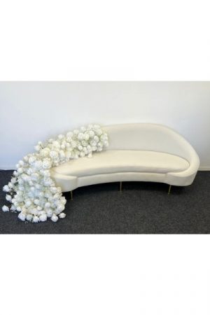 <b>Canapé</b> + 2 <b>poufs</b> + cascade de fleurs